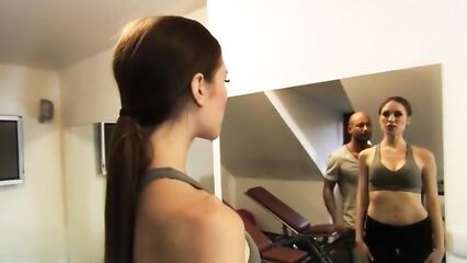 Компания 1: Широко раздвинутые ноги для мистера Скотта