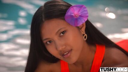 Толстый белый большой член в тугой попке азиатки