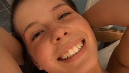 Напоил худую 18-летнюю подругу для анального секса