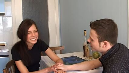 Напоил худую 18-летнюю подругу для анального секса