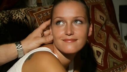 Отчим трахнул в анал молоденькую падчерицу