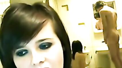 Парень вздрочнул девушке в прямом эфире