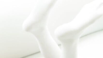 Гигантский черный член вошел в белую попку