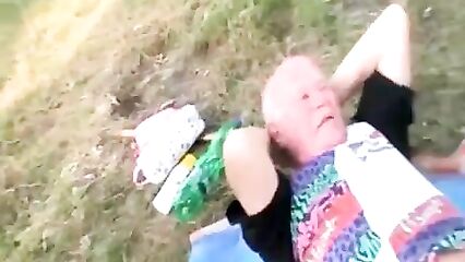 Зрелая парочка сняла молодую для секса