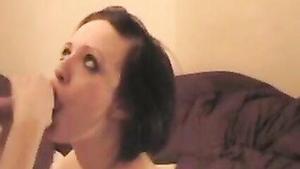 Минет в исполнении профессиональной брюнетки