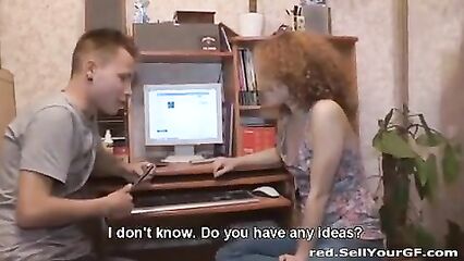 Русская красотка попросила парня найти член побольше