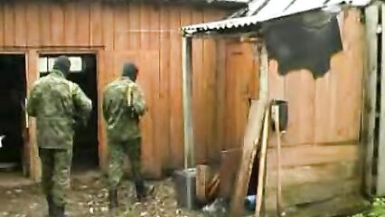 Русские солдаты взяли в секс рабство блондинку