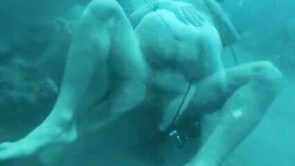 Необычное порно: Секс под водой