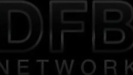 Старушка обожает секс с большими толстыми длинными членами