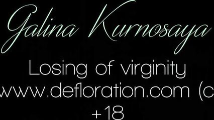 Русская Галина курносая теряет девственность на камеру