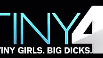 Жесткое порно с худой азиаткой и большим членом