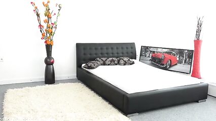 Большой член больно входит в анал худой милашке