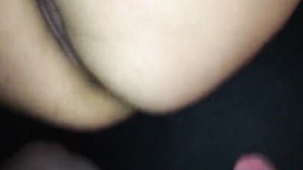 Заставил подругу жестко сесть на член аналом