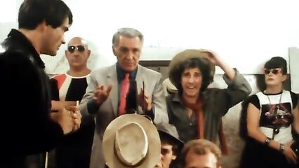 Тинто Брасс: Мотор! (1979) - эротическая комедия