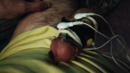 МЕГАОРГАЗМ мужской с помощью электро стимулятора