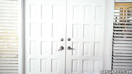 Только не трахай мою дочь! Молодая отдалась репетитору...