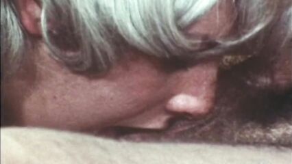 Муж на пару с женой трахает во все щели соседку