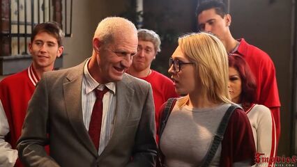 Месть Ботаников: Официальная порно пародия XXX