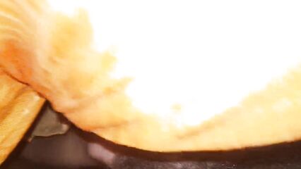 Кавказская сучка жадно сосет член, дрочит парню и кушает сперму