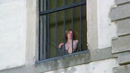 Эротический фильм Эммануэль: Насилие в женской тюрьме (с русским переводом)