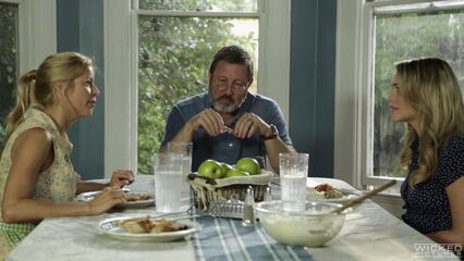 Дочери проповедника — порно фильм с русским переводом