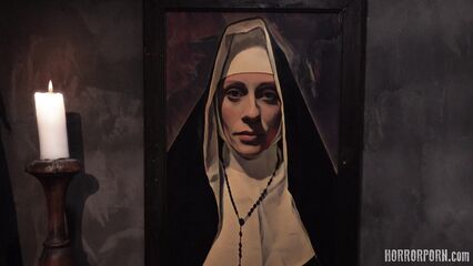 Порно ужасы: Проклятая монахиня в заброшенном монастыре