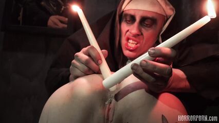 Порно ужасы: Проклятая монахиня в заброшенном монастыре